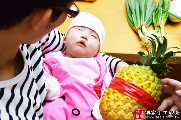 剃胎毛、滿月剃頭、嬰兒剃頭、嬰兒理髮、嬰兒剃髮、嬰兒剃胎毛、嬰兒滿月剃頭、寶寶剃頭、剃胎毛儀式、剃胎毛吉祥話、滿月剃頭儀式、滿月剃頭吉祥話、寶寶剃胎毛、寶寶滿月剃頭理髮、台中市北區剃胎毛、台中市北區滿月剃頭、台中市北區嬰兒剃頭剃胎毛、台中市北區嬰兒理髮、台中市北區嬰兒剃髮、施寶寶(台中市北區嬰兒寶寶滿月剃頭理髮、免費嬰兒剃胎毛儀式吉祥話)。中國風會場，爸媽寶貝免費穿「日中韓」古裝禮服。專業拍照、DVD光碟、證書。★購買「臍帶章、肚臍章、胎毛筆刷印章」贈送：剃頭、收涎、抓周，三選一。2016.01.17 照片14